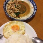 イカのハーブ炒めぶっかけご飯目玉焼き