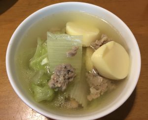 豚ひき肉・卵豆腐・白菜のスープ